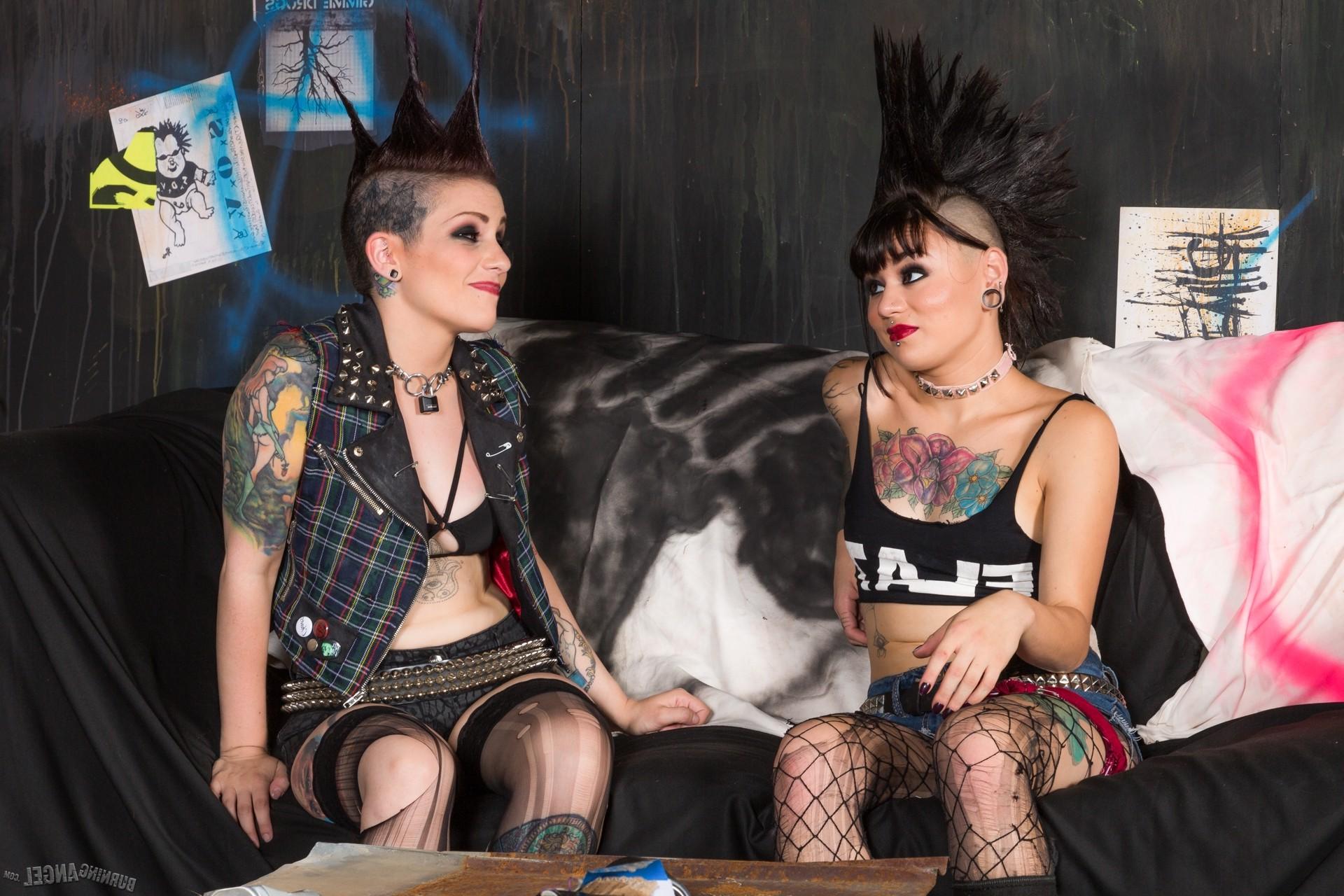 15P Punk Girls Rizzo Ford and Amelia Dire