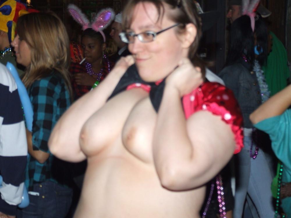 15P Drunk mardis gras tit flashing