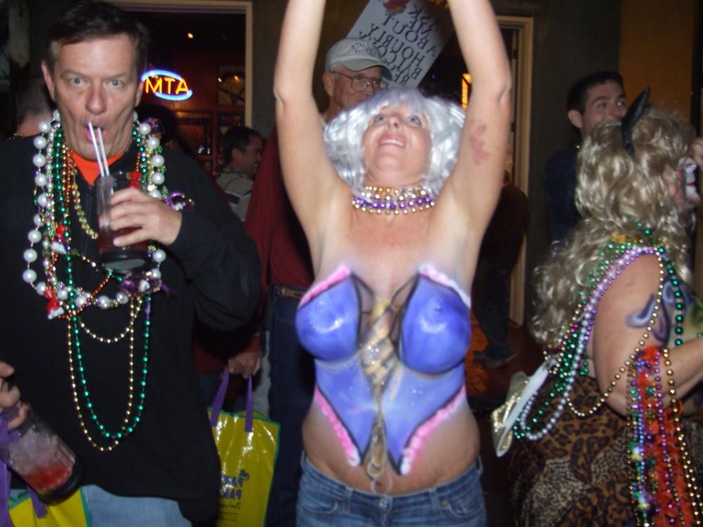15P Drunk mardis gras tit flashing