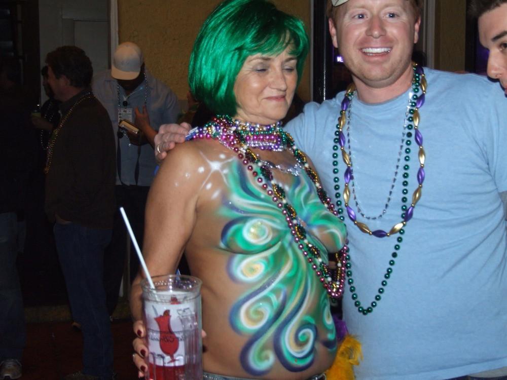 15P Drunk mardis gras tit flashing