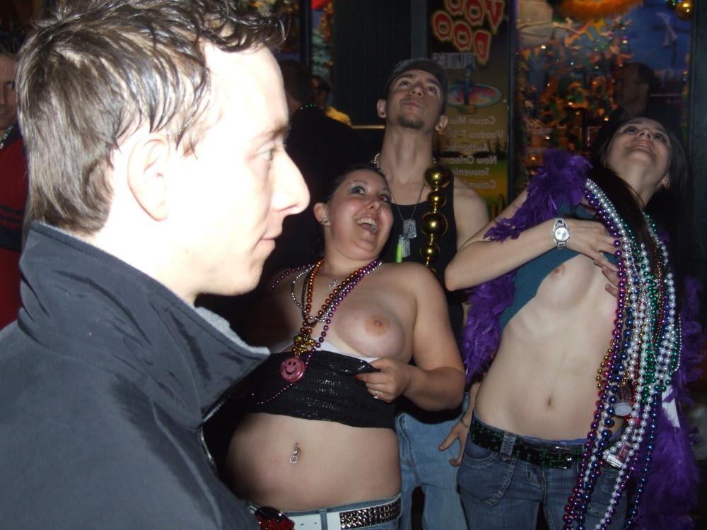 15P Drunk mardis gras tit flashing