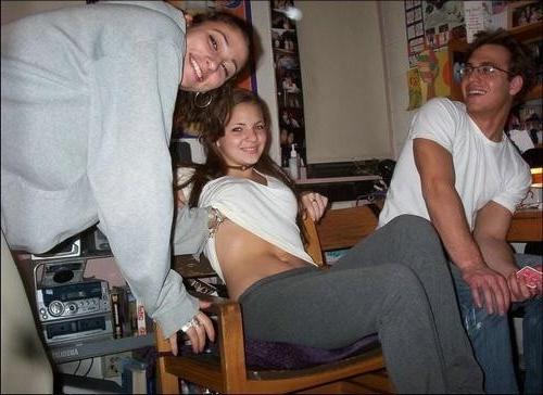 15P Hot pics of college kids getting drunk at parties and having fun