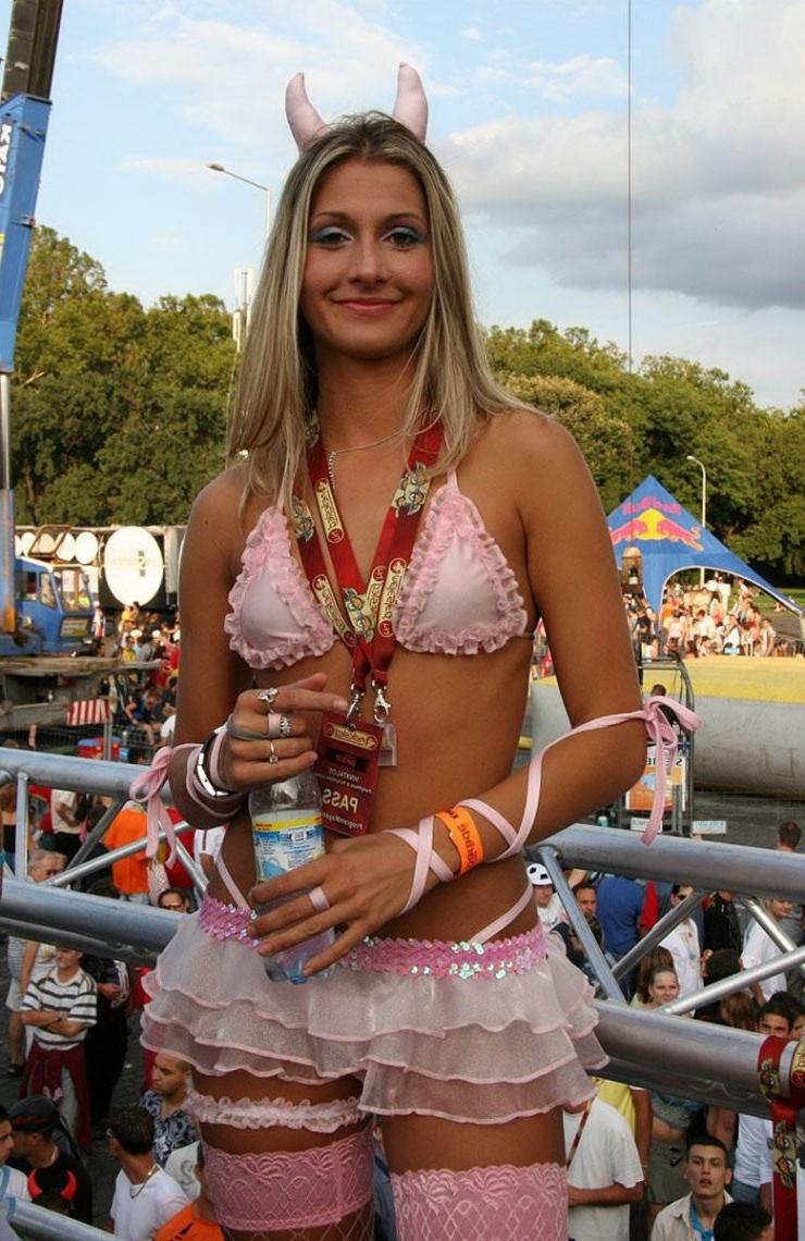 15P Drunk College Coeds Flashing Tits At Mardi Gras