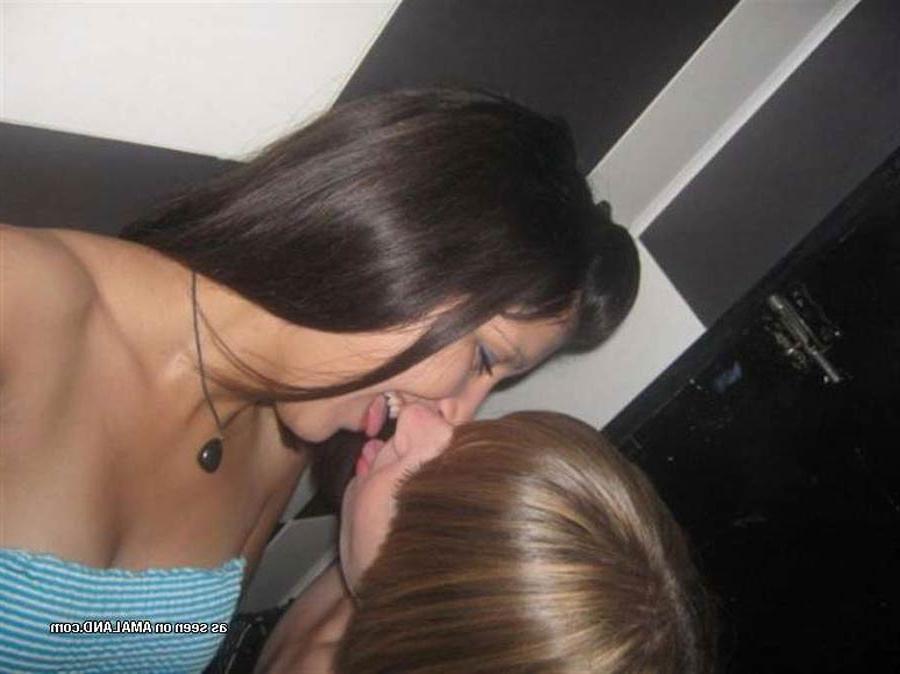 15P Really drunk amateur girlfriends going wild