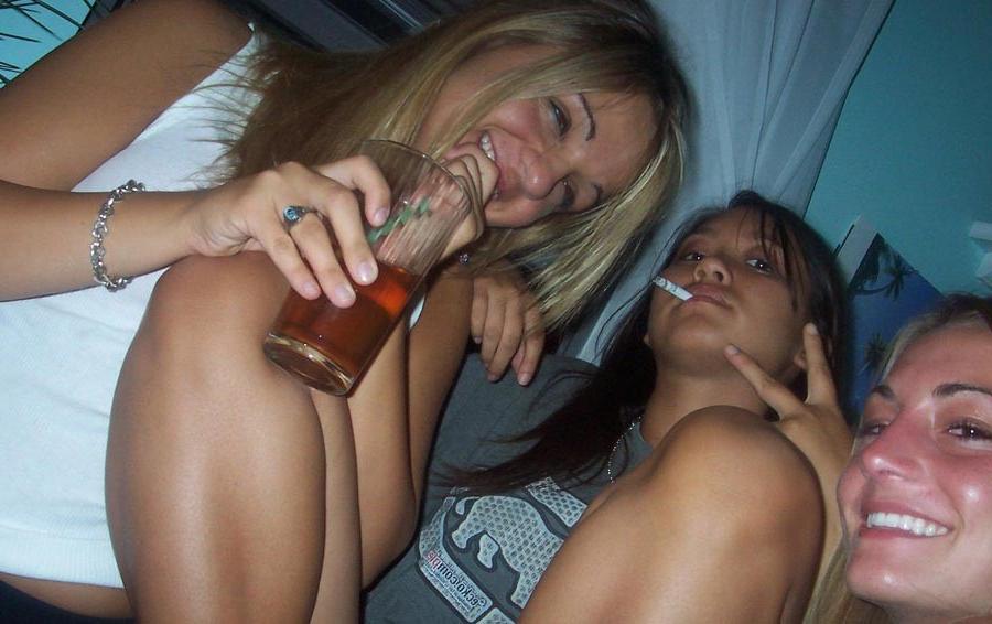 15P Really drunk amateur girls going wild