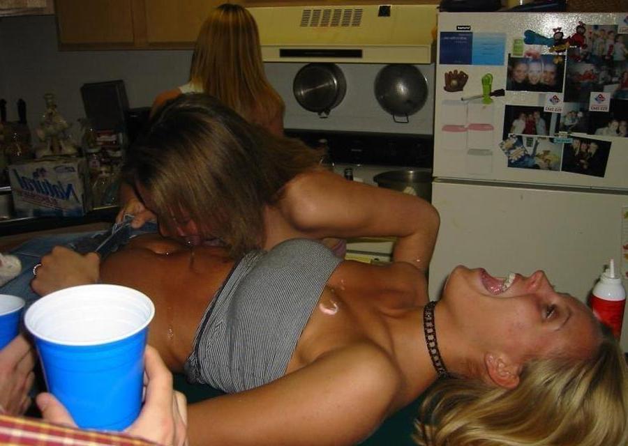 15P Really drunk amateur girls going wild