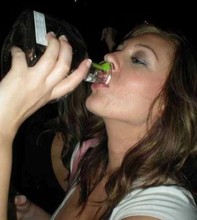 15P Really drunk amateur girls going wild
