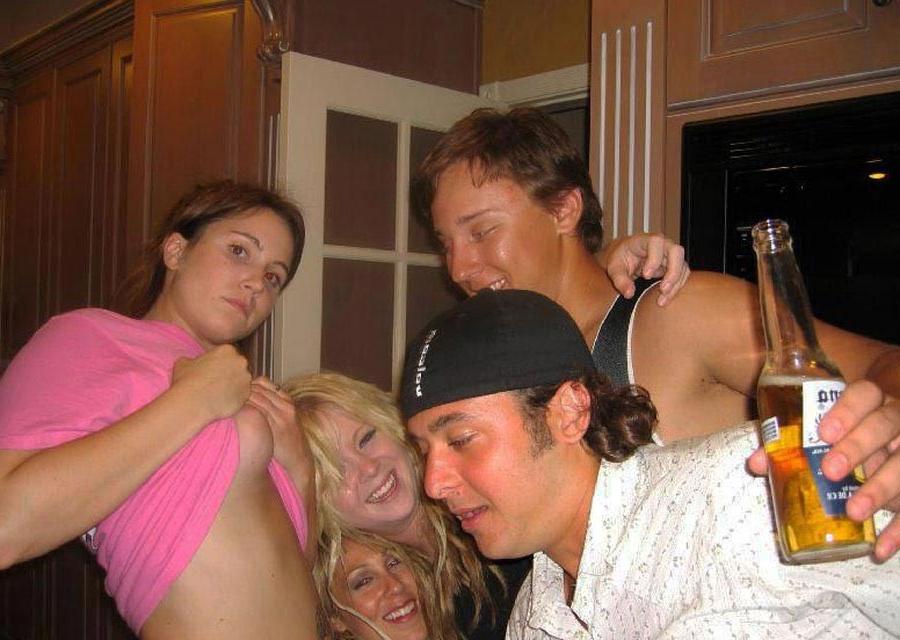 15P Really drunk amateur girls going wild