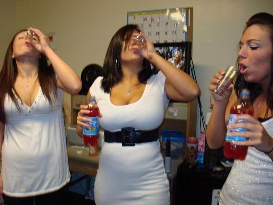 15P Really drunk amateur girls going wild