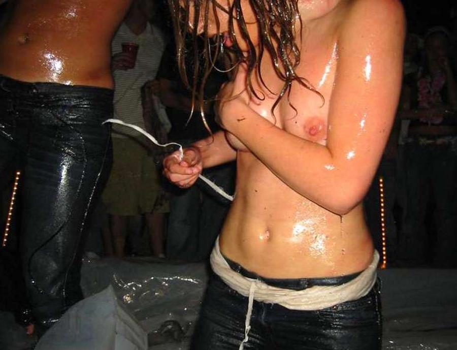 14P Really drunk amateur girlfriends going wild