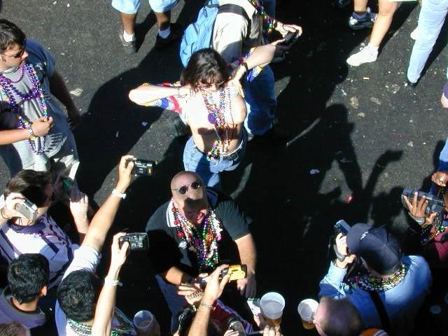 15P Drunk mardigras chicks going wild and showing their tits to the crowd