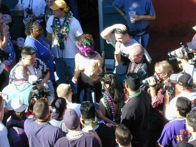 15P Drunk mardigras chicks going wild and showing their tits to the crowd