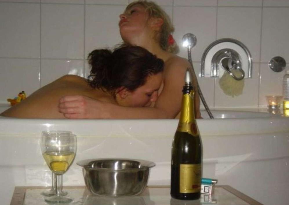 15P Happy Drunk Lesbians Licking Tasty Pink Pussies