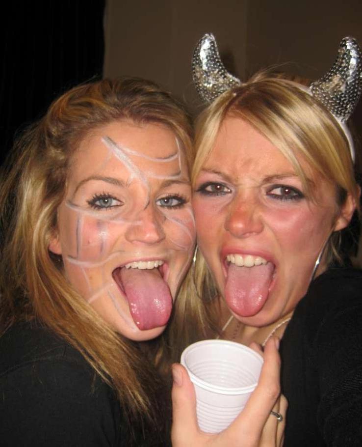 15P Real drunk amateur girls going wild