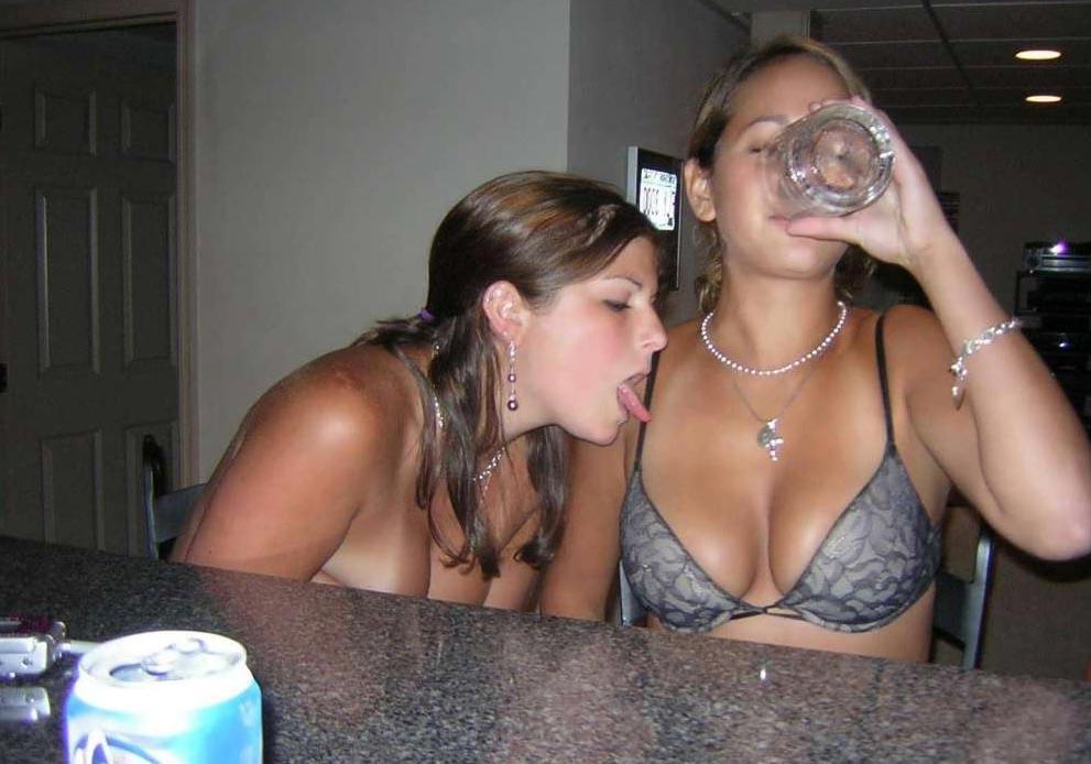 15P Real drunk amateur girls going wild