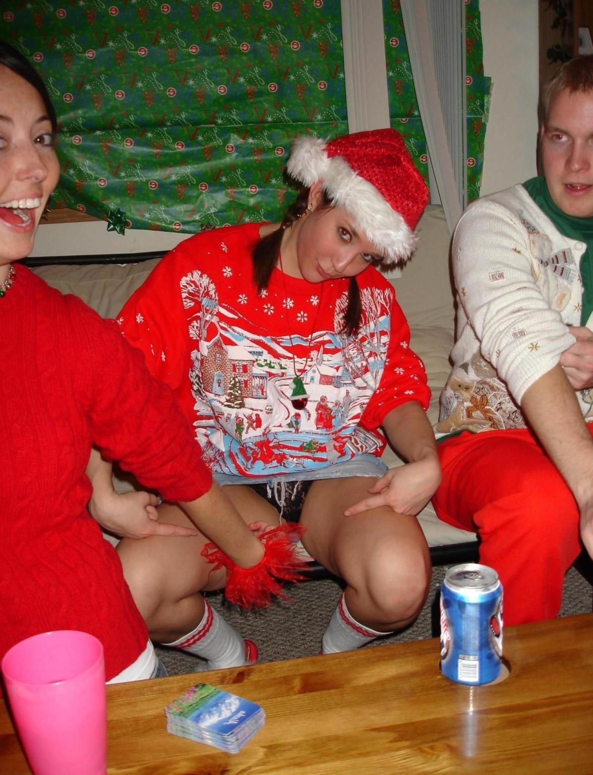 15P Hot pics of drunk coeds naked and having fun