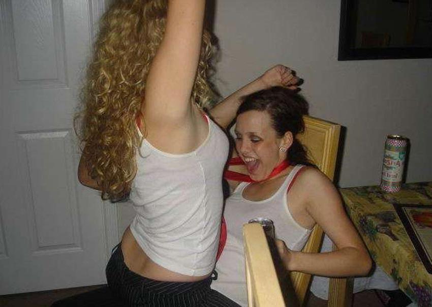 15P Real drunk amateur girls getting wild