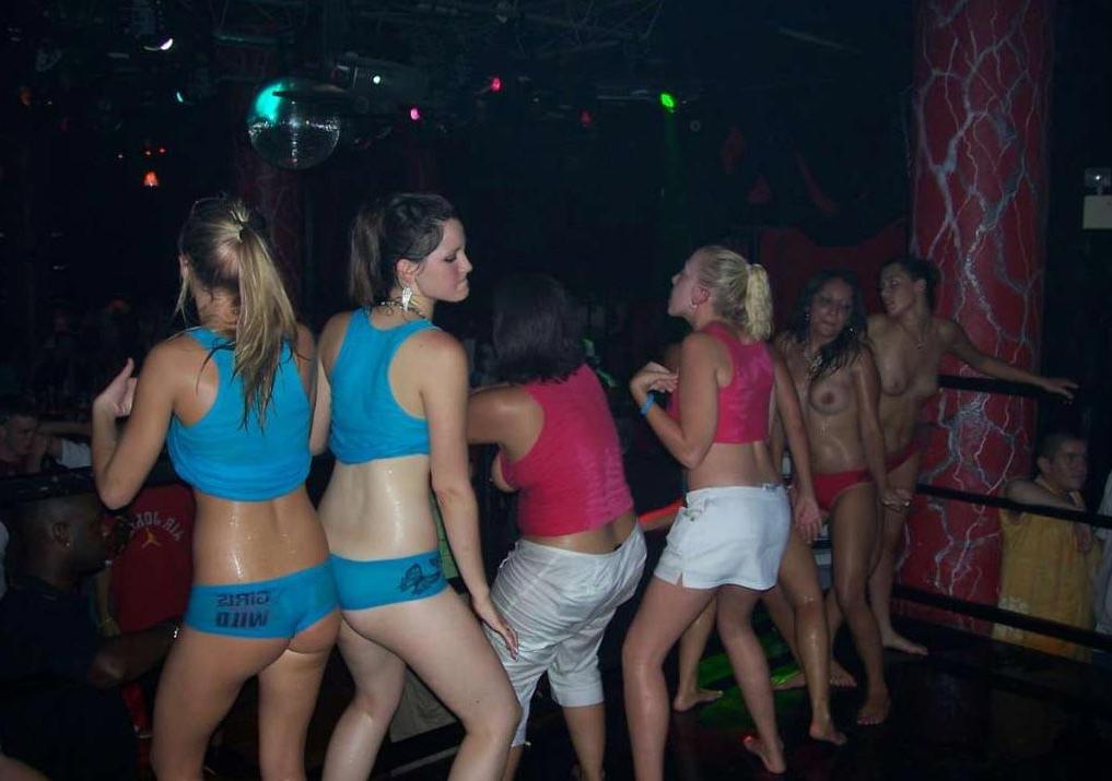 15P Real drunk amateur girls going wild