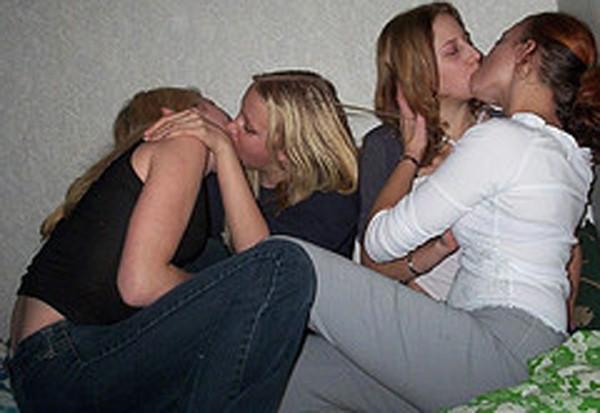 15P Fucking Drunk Girlfriends Kiss And Suck Tongues