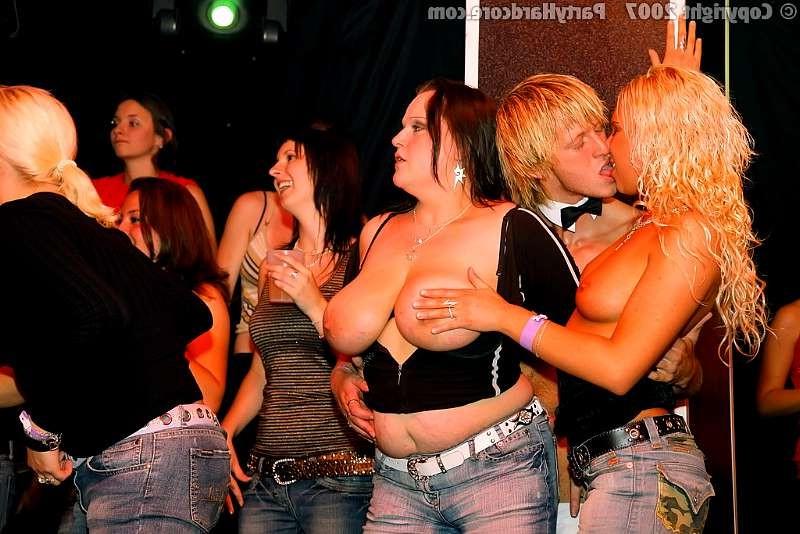 20P Drunk amateur babes get face fucked anonymously