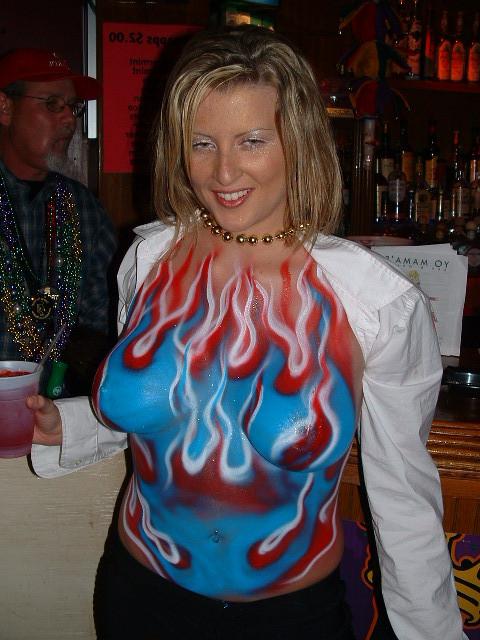 15P Drunk girls flash tits at mardis gras