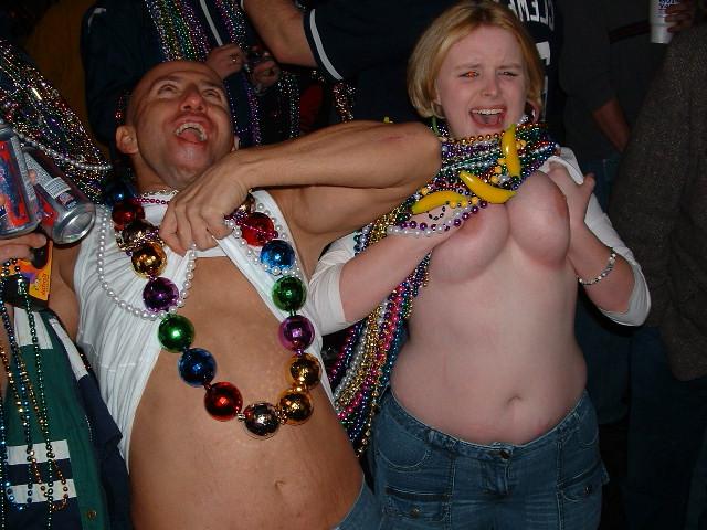 15P Drunk girls flash tits at mardis gras