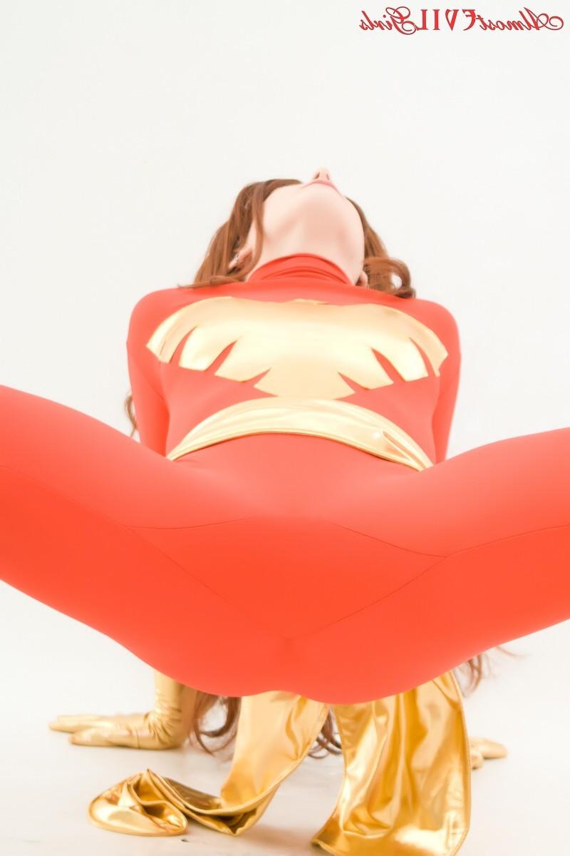 15P CosPlay fun with Zelda in a Phoenix Costume