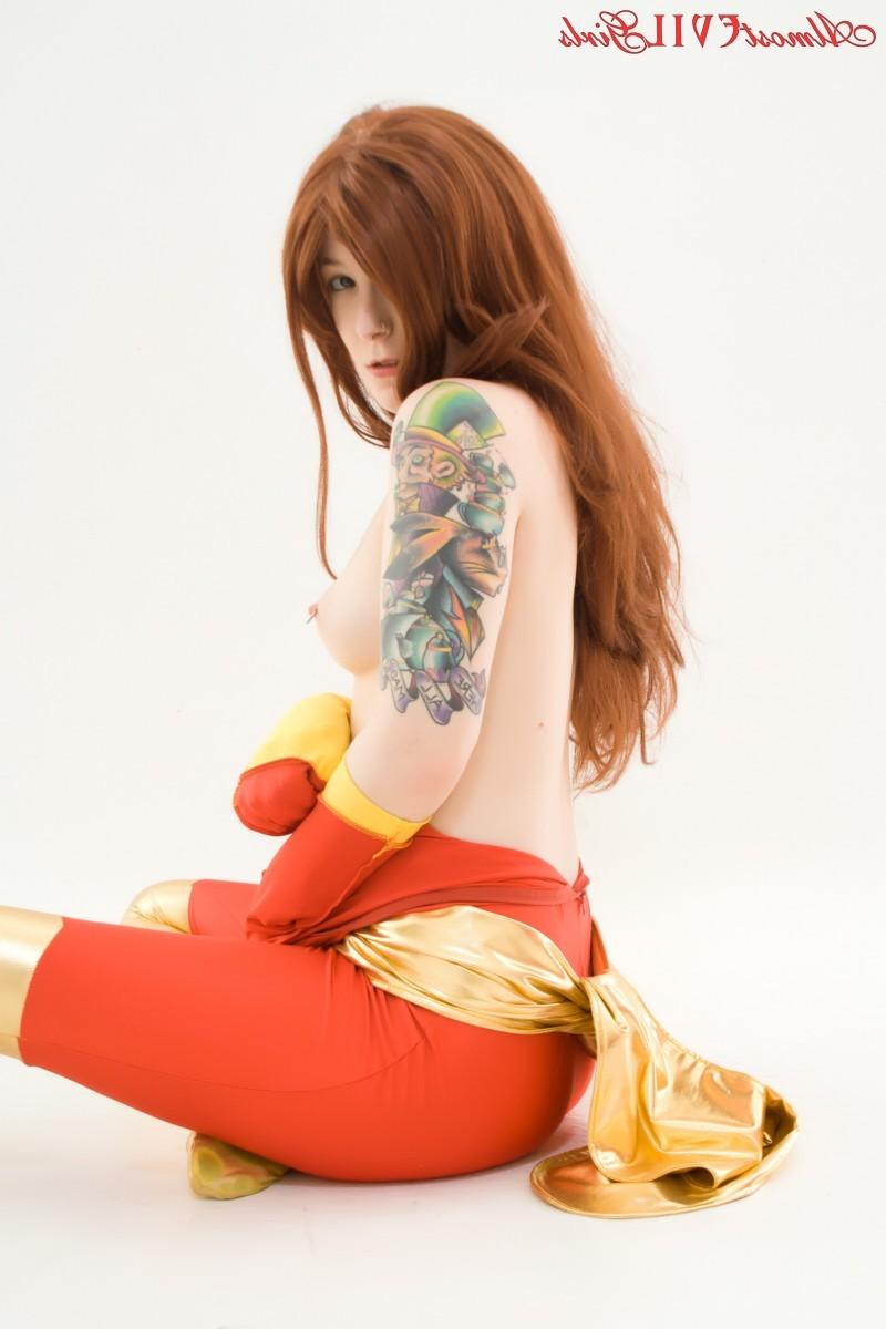 15P CosPlay fun with Zelda in a Phoenix Costume