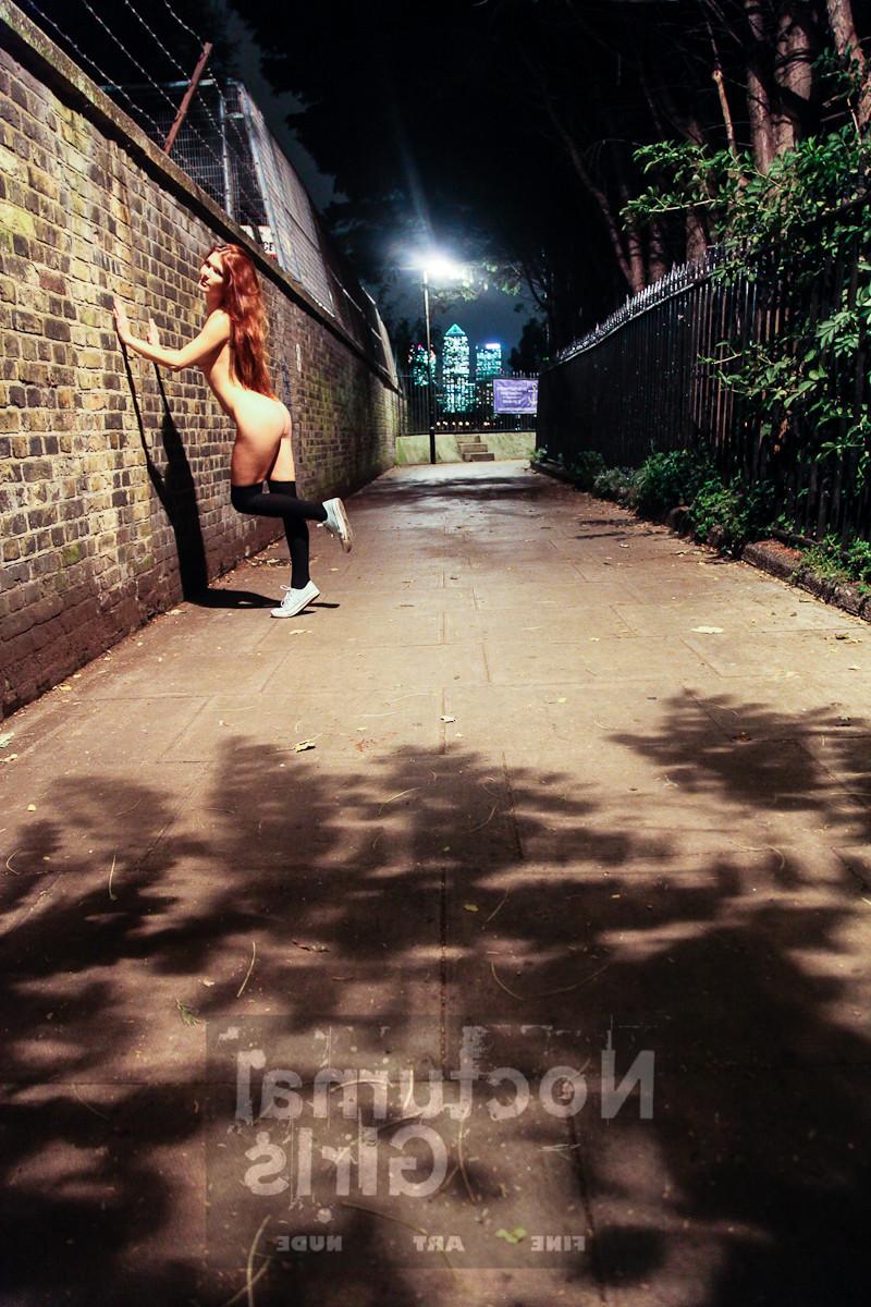 6P A girls is posing nude in the night time outdoor