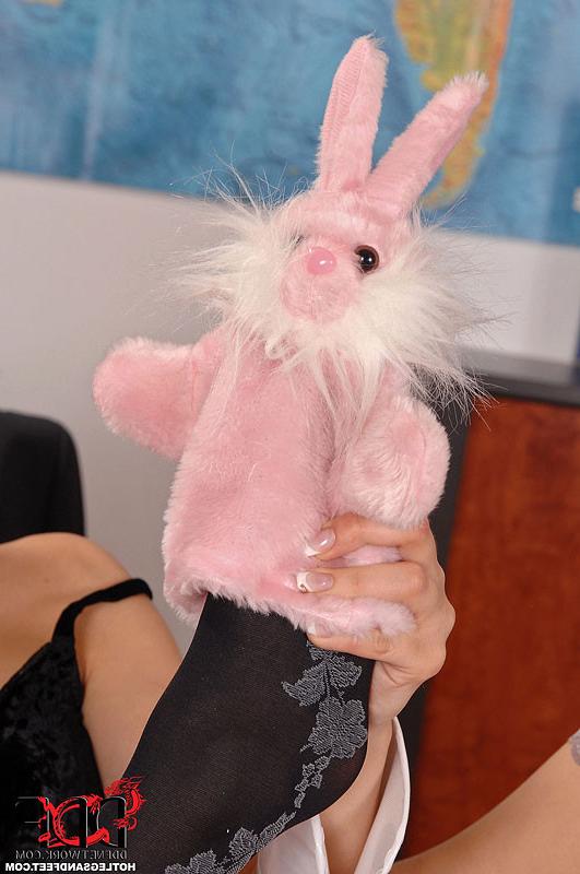 16P Easter footjob