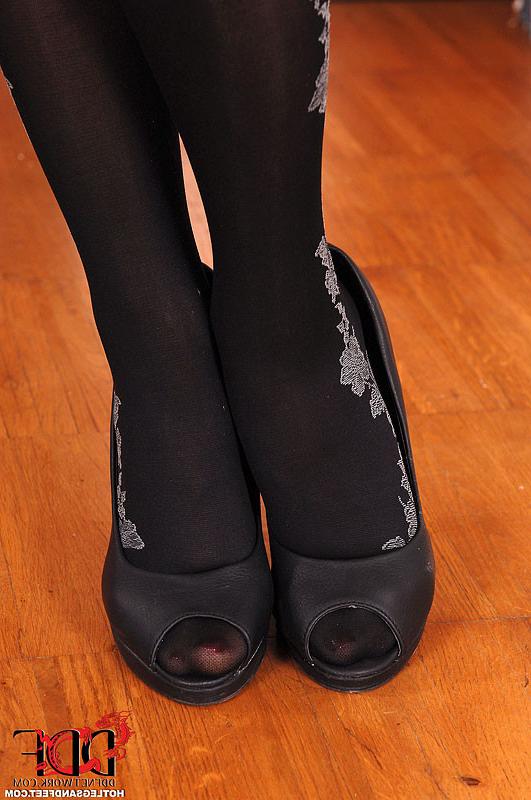 16P Easter footjob