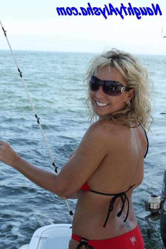 15P Fucking and Sucking on the Boat