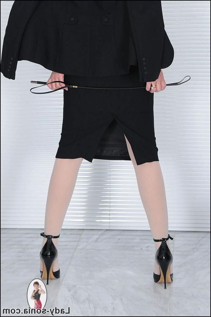 15P Business suit milf