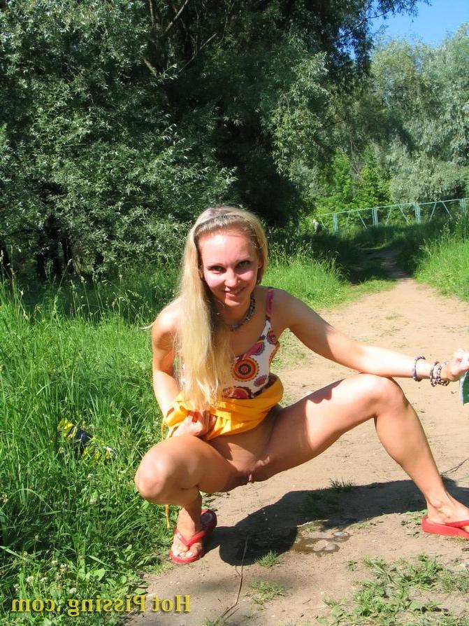 15P Blonde teen pissing outdoor
