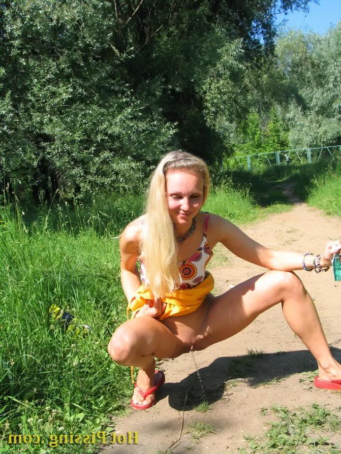 15P Blonde teen pissing outdoor