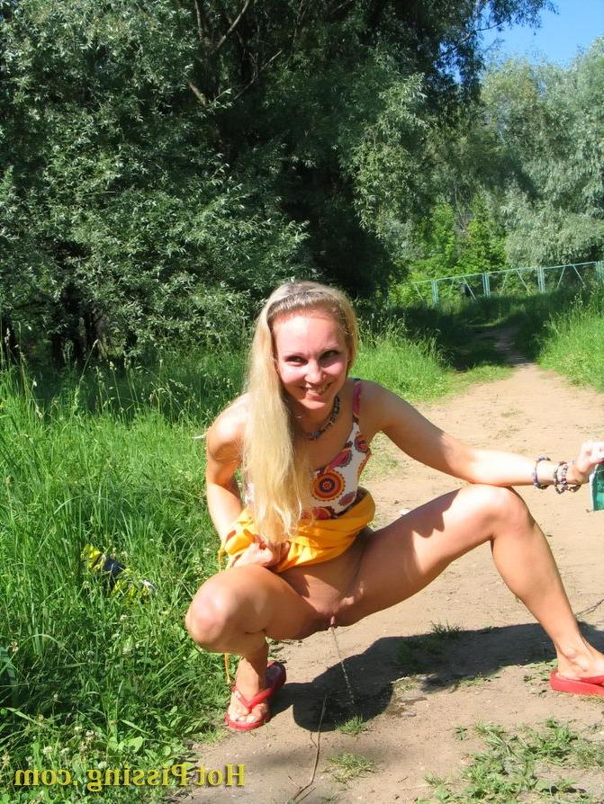 15P Blonde teen pissing outdoor