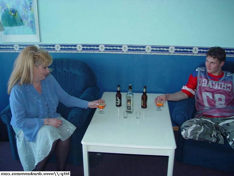 16P Drunk blonde granny fucking
