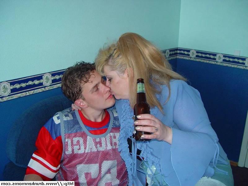 16P Drunk blonde granny fucking