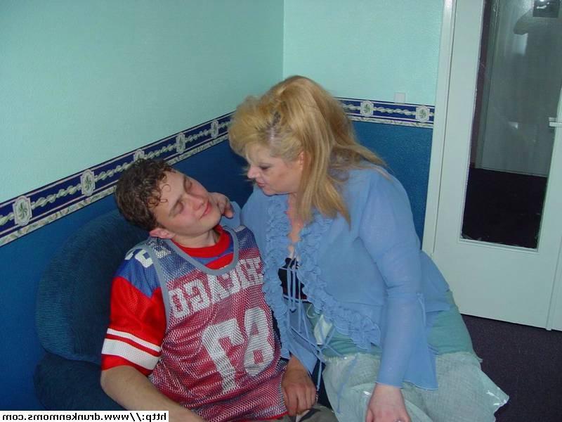 16P Drunk blonde granny fucking