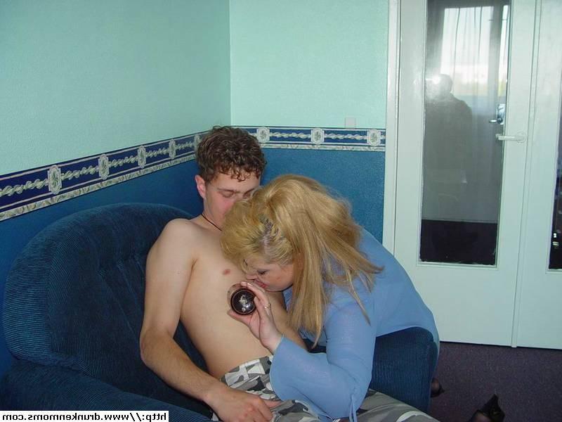 16P Drunk blonde granny fucking