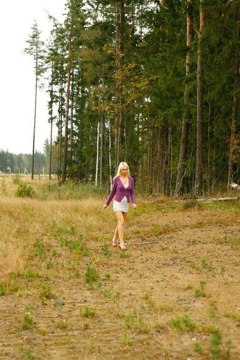 15P Yummy blonde teen without panties takes a piss in the forest