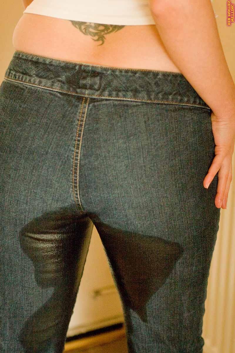 16P Hot blonde sexy babe peeing in her cotton panties
