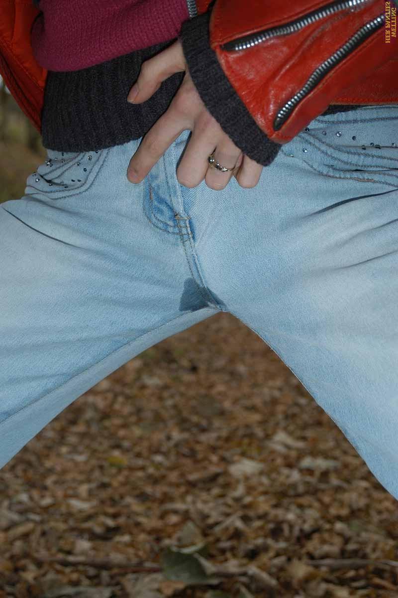 16P Hot teens pissing in their cotton panties outdoor