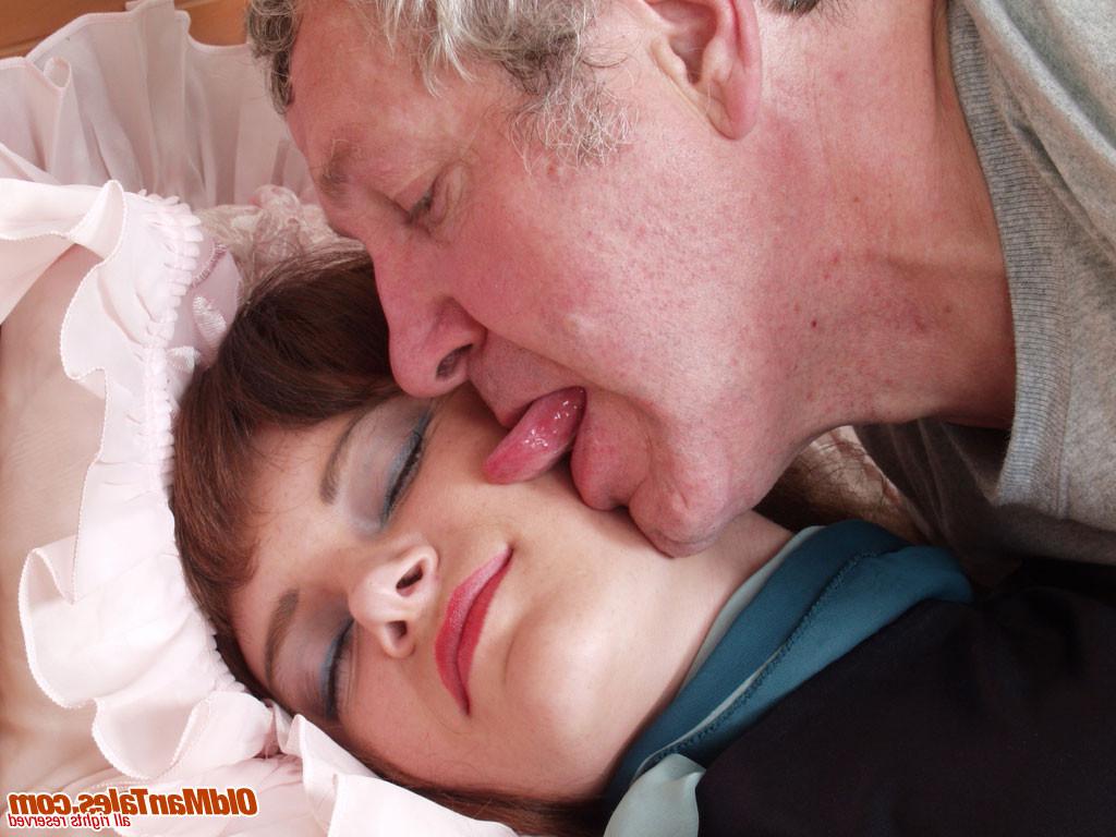 15P Older man lick sweet pussy sexual teen baby