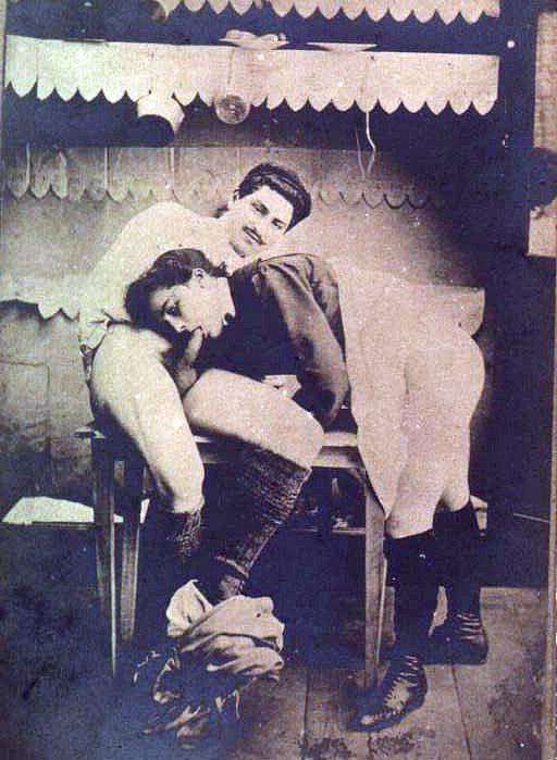 16P amateur ladies from 1930s slurping cock in oral sex pics