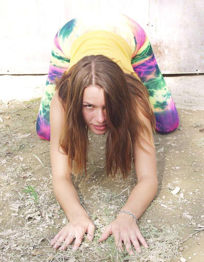 20P Gorgeous teen showing pussy outdoor