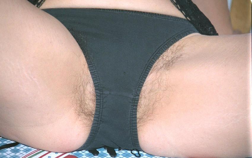 20P Mature lady spreading legs on table
