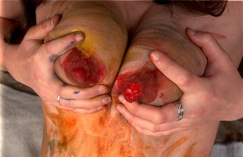 20P Pregnant beauty painting her body