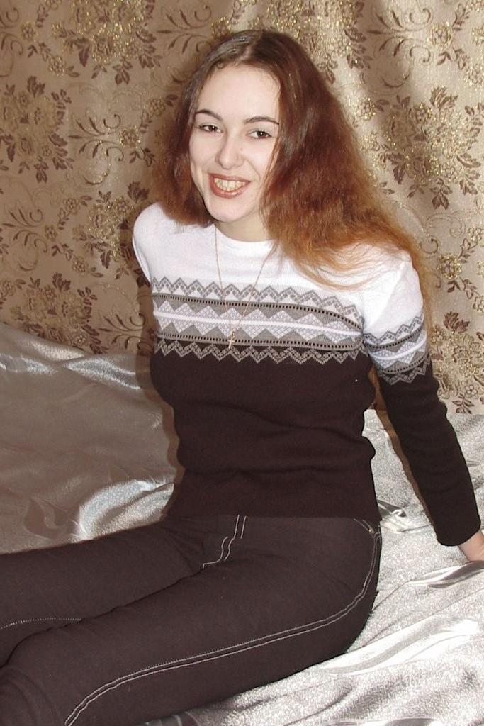 16P Young amateur redhead strips naked to show natural hairy pussy
