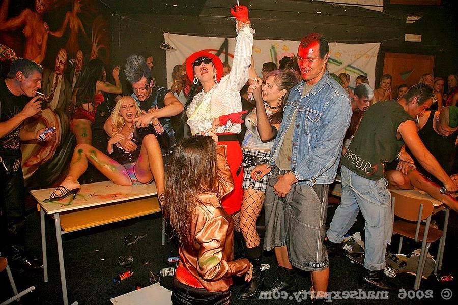 16P Wild and mad sex party with 20 people